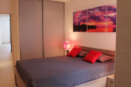 Ένα ή περισσότερα κρεβάτια σε δωμάτιο στο Les Appartements du Port