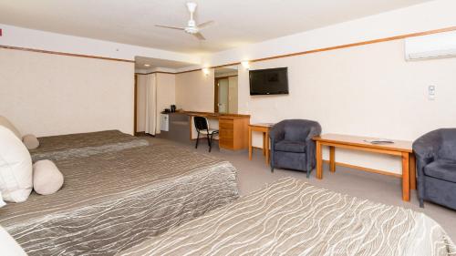 a hotel room with a bed and a desk at Distinction Hamilton Hotel & Conference Centre in Hamilton