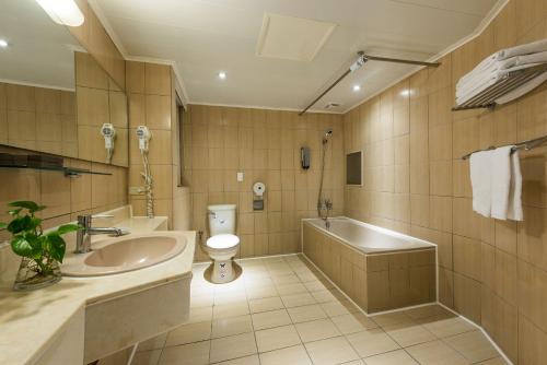 A bathroom at Forward Suites Ⅰ