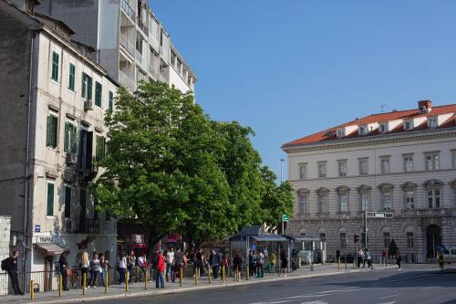 Oaspeți care stau la Luxury Art Room