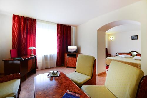 a hotel room with a bed and a table at Euro Hotel in Timişoara