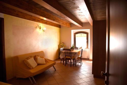 a living room with a couch and a table at L'Oasi di Pierino in Grottazzolina