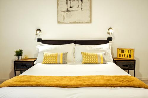 A bed or beds in a room at BMGA l Stylish Industrial Termini Apartment
