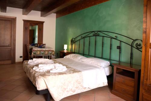 a bedroom with a bed and a green wall at L'Oasi di Pierino in Grottazzolina