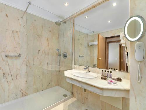 a bathroom with a sink and a shower at Ria Park Hotel & Spa in Vale do Lobo