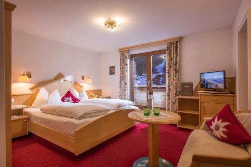 Ένα ή περισσότερα κρεβάτια σε δωμάτιο στο Hotel Bichlingerhof