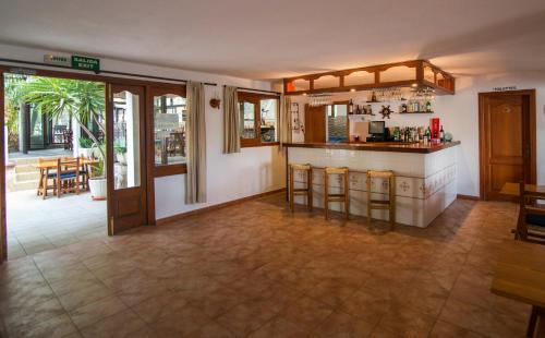 Dapur atau dapur kecil di Hostal Cala Boix