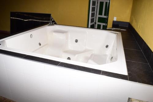 a large white bath tub in a bathroom at Finca La Tobita Eco Hotel in Toca