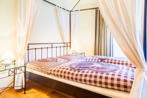a bedroom with two beds and a window at Grillhof-Gut in Mauterndorf