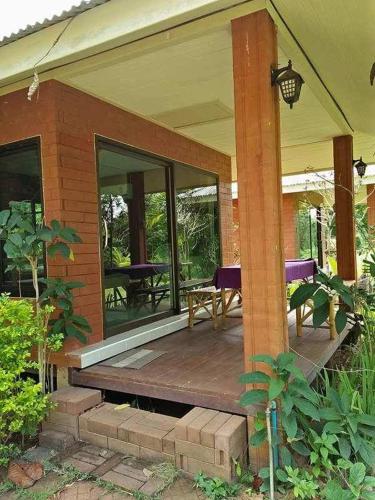 สวนหย่อมนอก Baanrai Saiyoknoi Resort