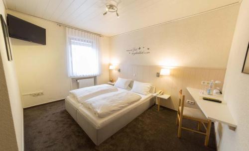 Łóżko lub łóżka w pokoju w obiekcie Hotel Thielmann