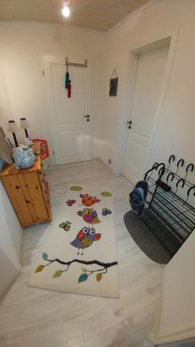 a room with a floor with a rug on the floor at Eulennest in Tarp