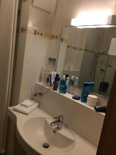 a bathroom with a sink and a mirror at Businesshotel HEILBRONN- Biberach in Heilbronn