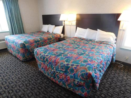 Ένα ή περισσότερα κρεβάτια σε δωμάτιο στο Inns of California Salinas