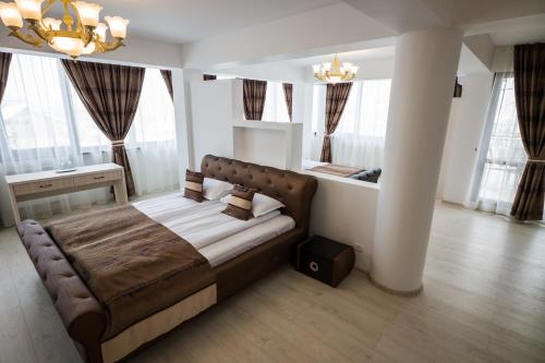 a bedroom with a bed and a large mirror at Hotel-Restaurant Ayan Piatra Neamt in Piatra Neamţ