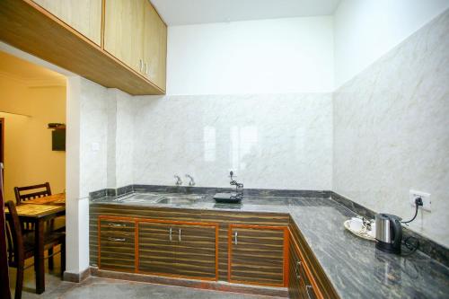 Kuhinja oz. manjša kuhinja v nastanitvi Manasarovar Homes - Rajalakshmi Serviced Apartments