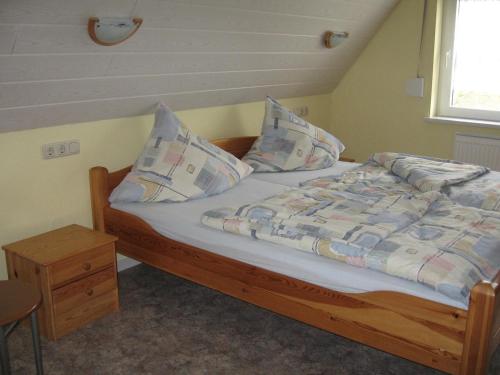 Katil atau katil-katil dalam bilik di Tor zum Darss