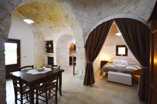 Posteľ alebo postele v izbe v ubytovaní I Trulli Di Nonno Giovanni