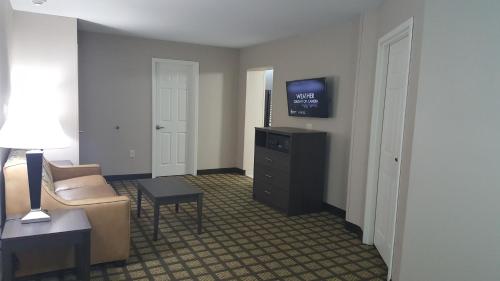 TV o dispositivi per l'intrattenimento presso Baymont by Wyndham Clarksville