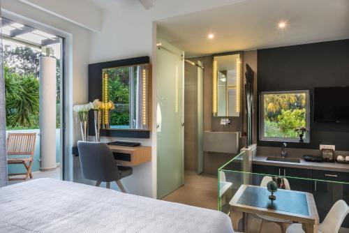 Cama ou camas em um quarto em Forum Suites