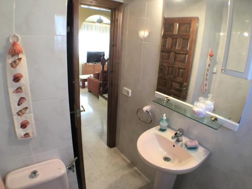 Phòng tắm tại ARENDA Pino Alto Holiday Home Rioja
