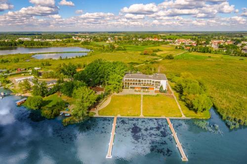 an aerial view of a house on an island in the water at Navigator Hotel i Konferencje in Zbąszyń