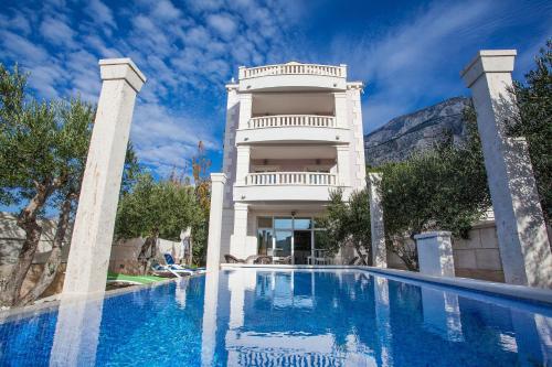 Villa Luce mit Pool