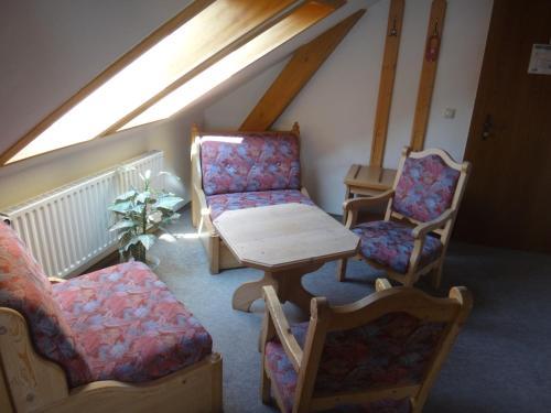 a room with a table and chairs and a window at Gasthof zur Schweiz in Jena