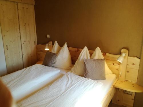 a bedroom with two beds with white sheets and pillows at Haus der Sonne in Kötschach