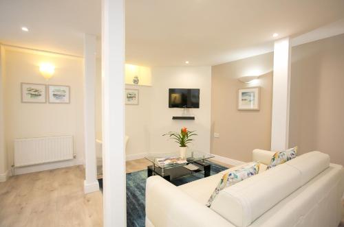 TV a/nebo společenská místnost v ubytování Ballsbridge Apartments