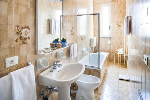 Et badeværelse på Il Borgo Della Rovere