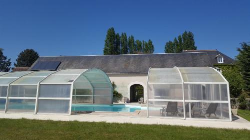 Swimming pool sa o malapit sa Moulin De Bacchus - Châteaux de la Loire