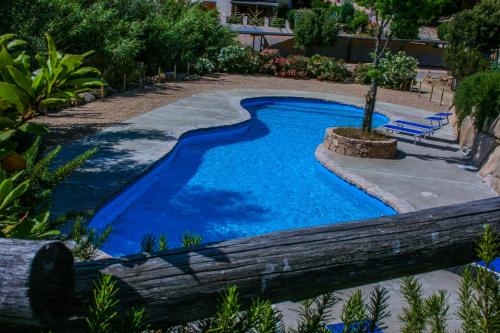 Kolam renang di atau dekat dengan Rena Village
