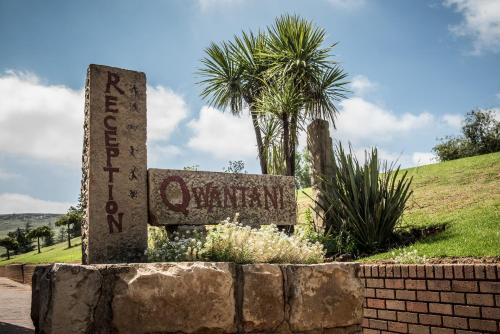 ein Schild für den Eingang zu einem Park in der Unterkunft First Group Qwantani in Harrismith