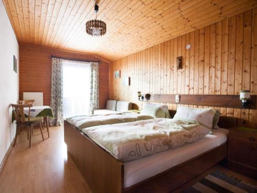 Postel nebo postele na pokoji v ubytování Bio-Bauernhof Rettenbachgut