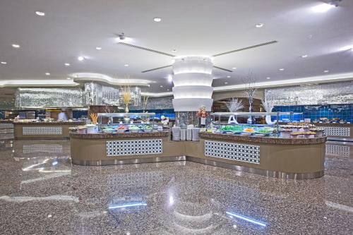 Restaurace v ubytování Sirene Belek Hotel