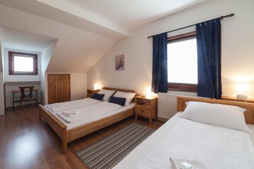 Säng eller sängar i ett rum på Breza Guesthouse