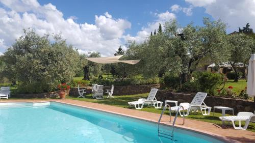 Der Swimmingpool an oder in der Nähe von Tognazzi Casa Vacanze - Villa San Martino