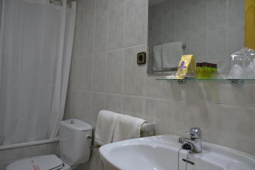 Koupelna v ubytování Hotel Balcón de Cazorla