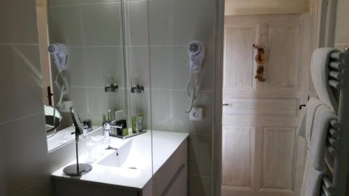 Bilik mandi di Hôtel Le Niobel - Hôtel de Charme