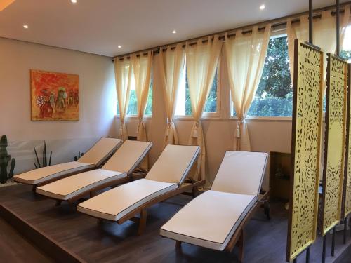 a row of chairs in a waiting room at Provenzale in Desenzano del Garda