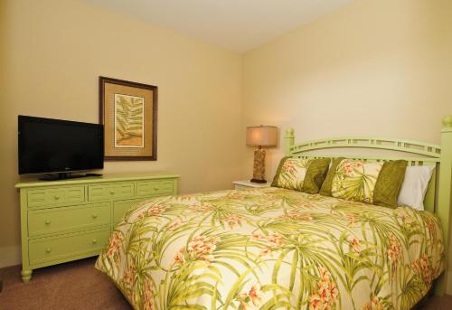 Cama o camas de una habitación en The Cottages at North Beach Resort & Villas