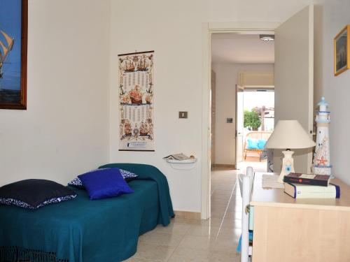 a bedroom with a bed and a table with a lamp at Casa vacanze spiaggia dorata in Marina di Pescoluse