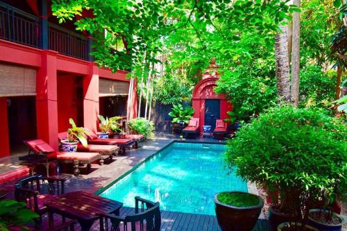 Piscina di Tri Yaan Na Ros Colonial House o nelle vicinanze