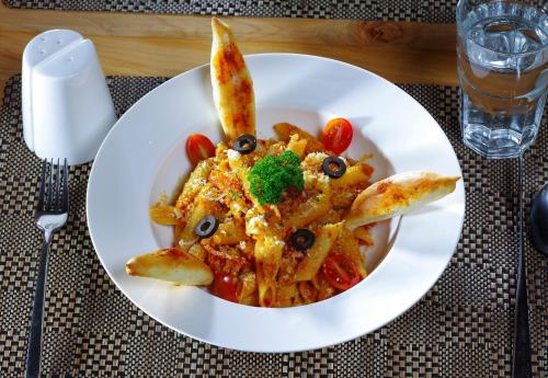 リゾートの敷地内または近くでの食事または食べ物