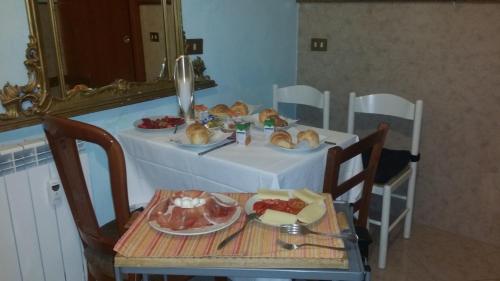 a table with plates of food on top of it at B&B Babri Simim Taj in Rome