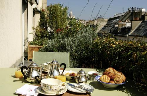 Gallery image of Cote Montmartre in Paris