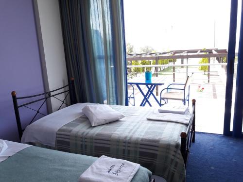 Postel nebo postele na pokoji v ubytování Hotel Dimitra