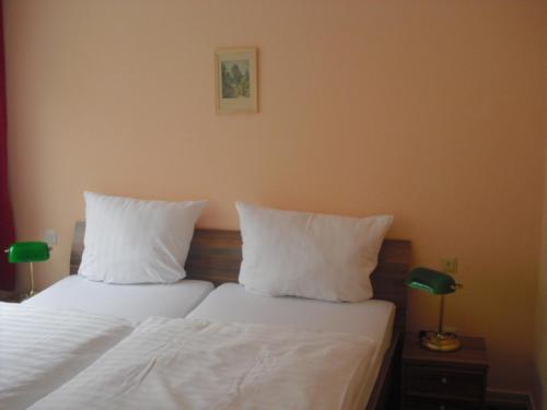 Postel nebo postele na pokoji v ubytování Hotel Feilen-Wolff