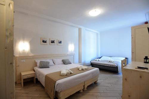 מיטה או מיטות בחדר ב-Camere Le Vie di Omero
